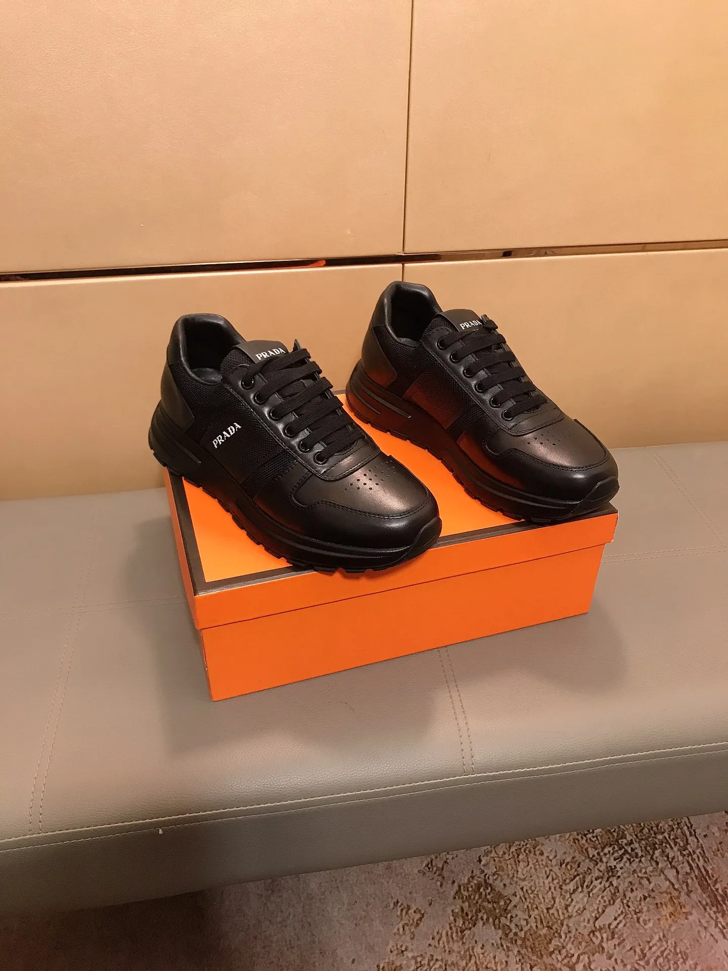 Ex-factory price 400 👟👟【PRADA】Prada's new men's fashion sports and casual shoes🇨🇳High-end boutique💯Exquisite details, uppers made of cowhide + breathable fabrics, pigskin lining🌶🌶Lightweight, wear-resistant and non-slip original outsole, comfortable to wear🎋Classic craftsmanship, fine workmanship, worth owning Code number: 38-44